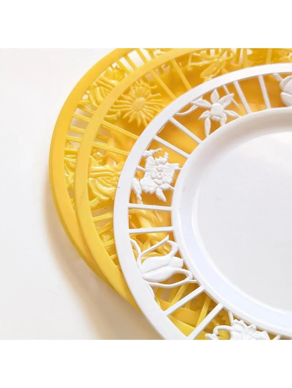 MCM Vintage Plastic Luncheon Plate Holders - Picnic Plates